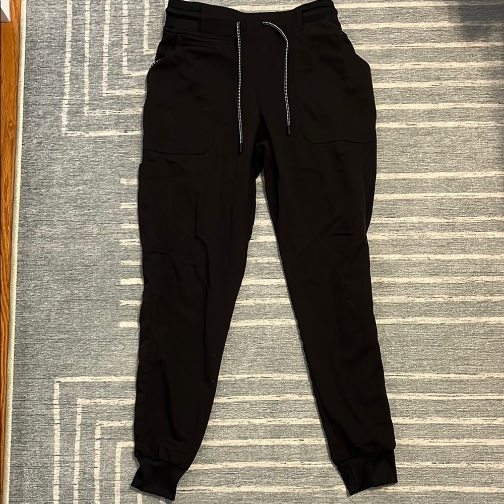 Women’s black scrub joggers